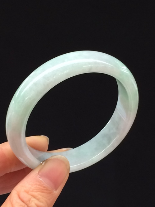 假翡翠手镯特征翡翠手镯要多少钱-第2张图片-翡翠网 假翡翠手镯特征翡翠手镯要多少钱-第2张图片-翡翠网