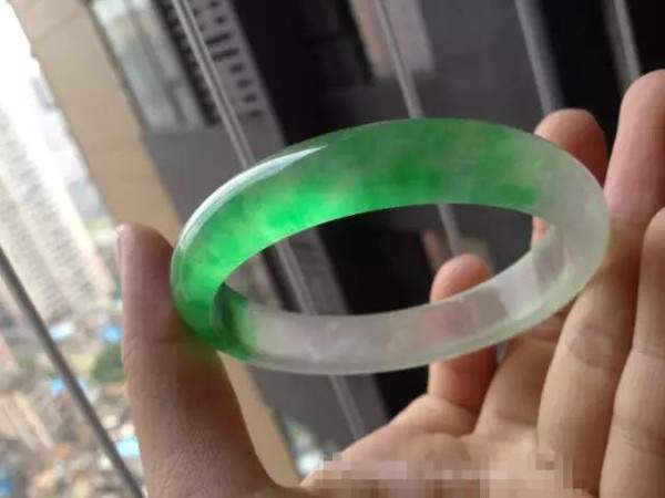 翡翠真假鉴定方法简单 视频自己怎么鉴别翡翠真假-第1张图片-翡翠网