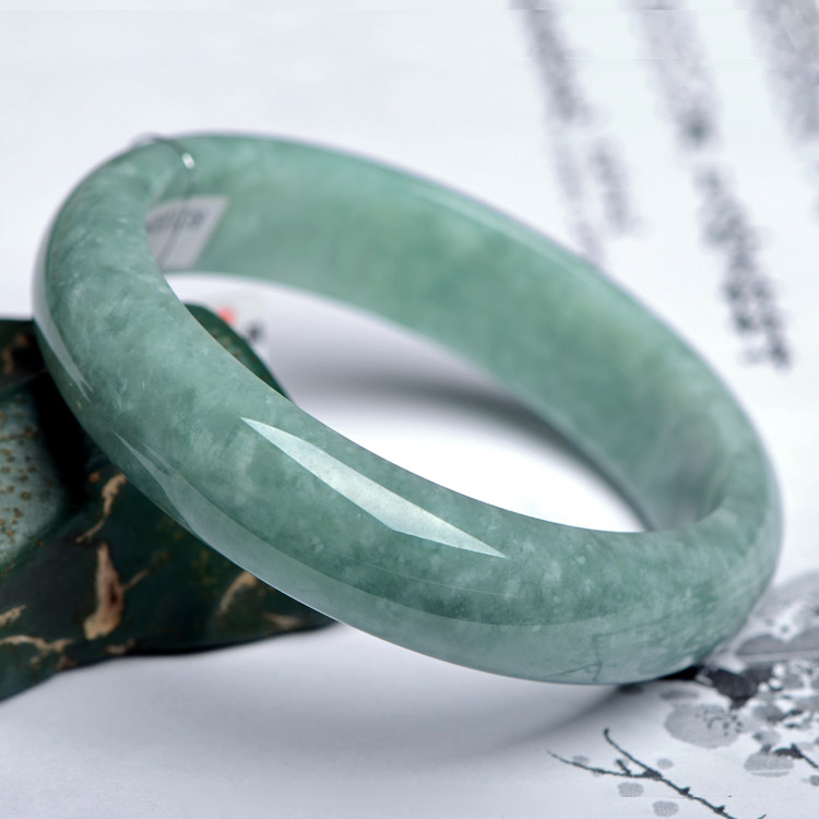 一千多元的翡翠是a货吗翡翠a货多少钱-第1张图片-翡翠网 一千多元的翡翠是a货吗翡翠a货多少钱-第1张图片-翡翠网