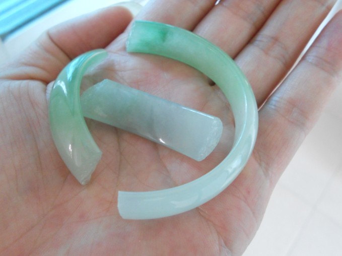 翡翠b货,裂纹翡翠手镯-第1张图片-翡翠网 翡翠b货,裂纹翡翠手镯-第1张图片-翡翠网