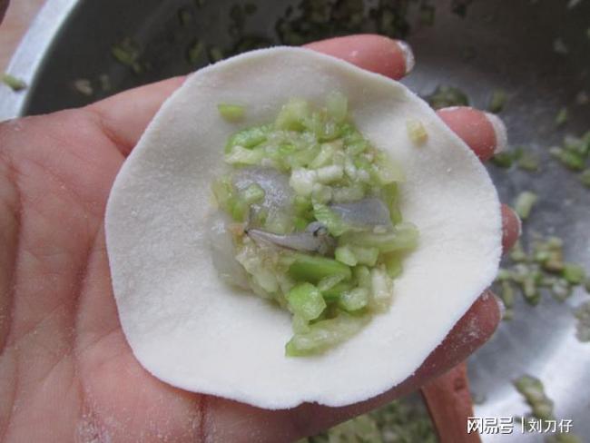 冰糯种满绿翡翠价格,冰糯种翡翠一般多少钱一斤-第1张图片-翡翠网 冰糯种满绿翡翠价格,冰糯种翡翠一般多少钱一斤-第1张图片-翡翠网