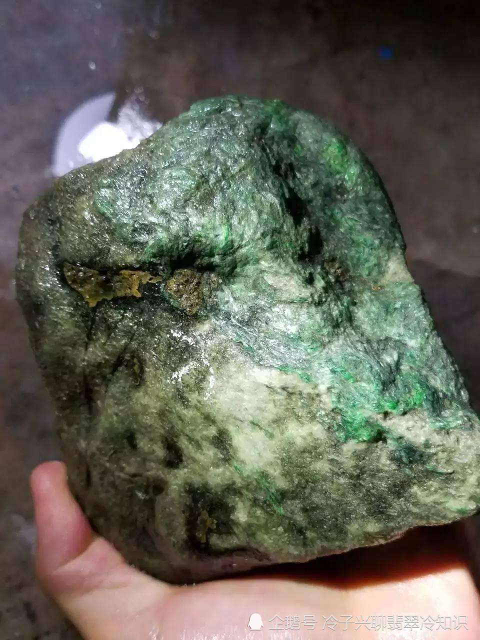 翡翠原石叫什么,翡翠原料知识大全-第1张图片-翡翠网 翡翠原石叫什么,翡翠原料知识大全-第1张图片-翡翠网