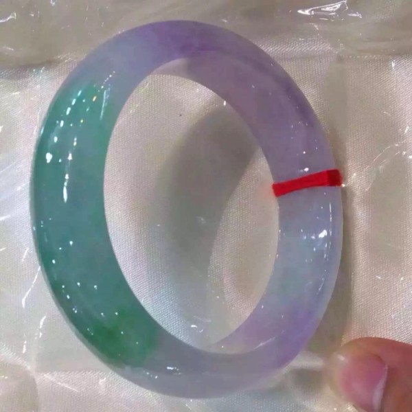 翡翠玉手镯价格和田玉手镯和翡翠手镯哪个好-第2张图片-翡翠网 翡翠玉手镯价格和田玉手镯和翡翠手镯哪个好-第2张图片-翡翠网