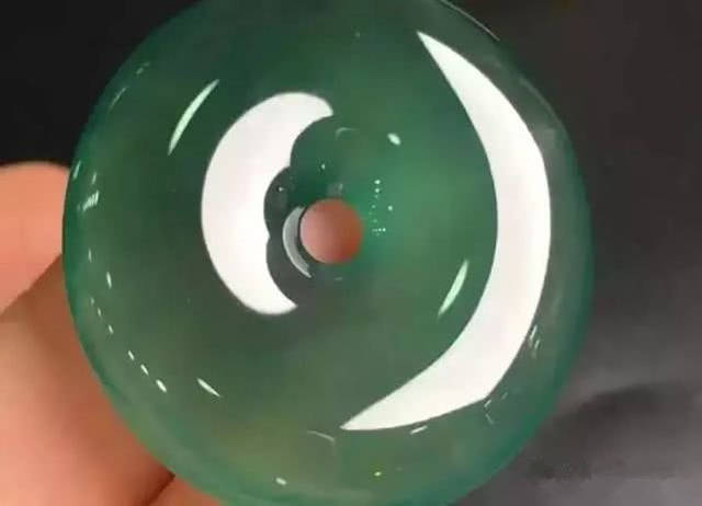 原石翡翠的知识翡翠基本知识入门-第2张图片-翡翠网 原石翡翠的知识翡翠基本知识入门-第2张图片-翡翠网