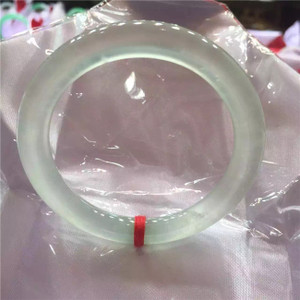 翡翠手镯可以卖掉吗,广东翡翠手镯-第1张图片-翡翠网 翡翠手镯可以卖掉吗,广东翡翠手镯-第1张图片-翡翠网