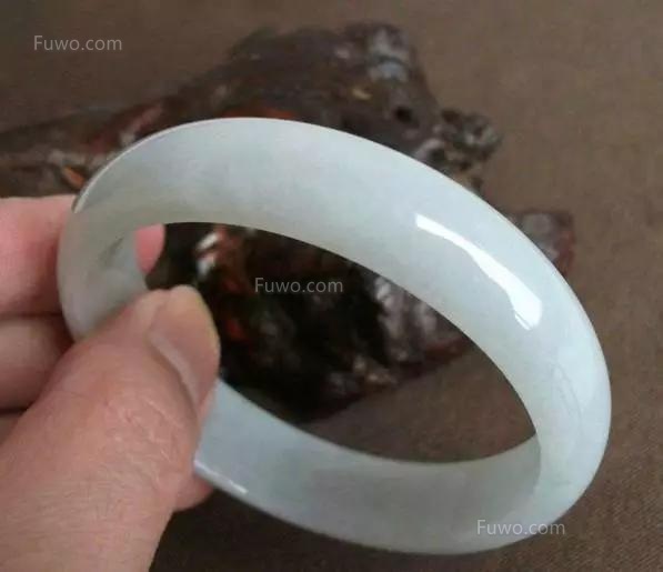 藕粉手镯会变色吗藕粉地翡翠手镯的价格-第2张图片-翡翠网 藕粉手镯会变色吗藕粉地翡翠手镯的价格-第2张图片-翡翠网