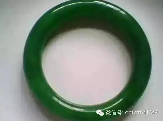 过亿的翡翠手镯,翡翠变种前后照片-第1张图片-翡翠网 过亿的翡翠手镯,翡翠变种前后照片-第1张图片-翡翠网