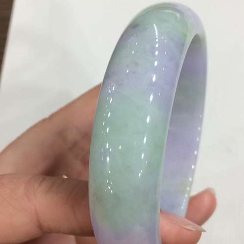 玉镯上有黑色划痕怎么办,翡翠手镯上有划痕-第2张图片-翡翠网 玉镯上有黑色划痕怎么办,翡翠手镯上有划痕-第2张图片-翡翠网