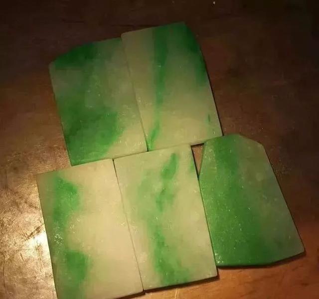 翡翠怎么看翡翠捡漏最低价格-第1张图片-翡翠网 翡翠怎么看翡翠捡漏最低价格-第1张图片-翡翠网