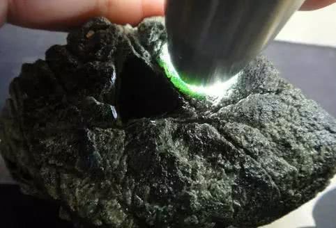 翡翠原石拍卖公司,拍卖的翡翠原石图片-第1张图片-翡翠网 翡翠原石拍卖公司,拍卖的翡翠原石图片-第1张图片-翡翠网