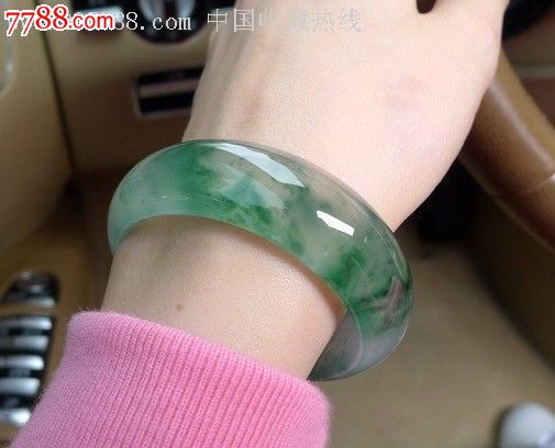 翡翠戴活了的表现,翡翠手镯戴久了会有变化吗-第2张图片-翡翠网 翡翠戴活了的表现,翡翠手镯戴久了会有变化吗-第2张图片-翡翠网