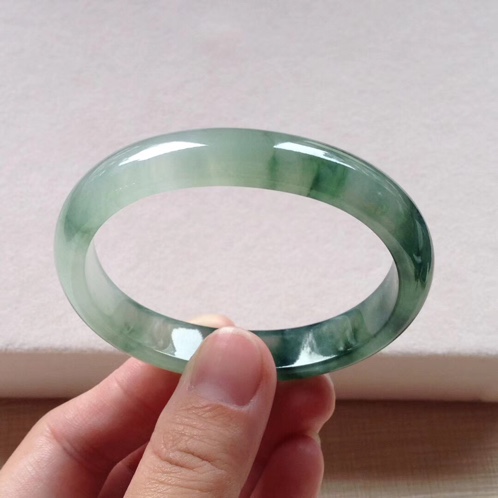 青油翡翠手镯价格冰油青翡翠手镯图片-第1张图片-翡翠网 青油翡翠手镯价格冰油青翡翠手镯图片-第1张图片-翡翠网