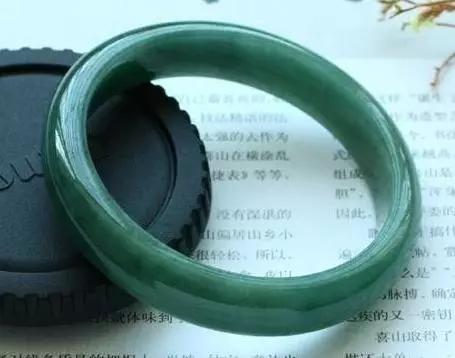 青油翡翠手镯价格冰油青翡翠手镯图片-第2张图片-翡翠网 青油翡翠手镯价格冰油青翡翠手镯图片-第2张图片-翡翠网