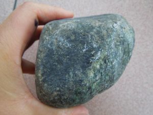 宁波翡翠原石加工几百块的翡翠原石-第1张图片-翡翠网