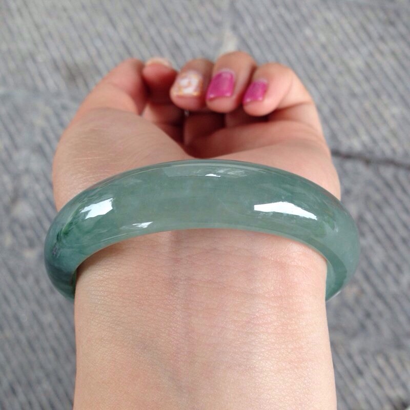 冰种飘花手镯一般多少钱冰种翡翠价格多少钱-第2张图片-翡翠网 冰种飘花手镯一般多少钱冰种翡翠价格多少钱-第2张图片-翡翠网