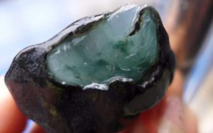 挑选翡翠原石,国内未知的翡翠原石产地-第2张图片-翡翠网 挑选翡翠原石,国内未知的翡翠原石产地-第2张图片-翡翠网