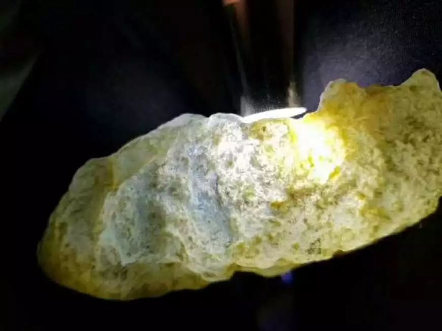 丹东翡翠原石剥皮价钱,翡翠原石如何抛光-第2张图片-翡翠网