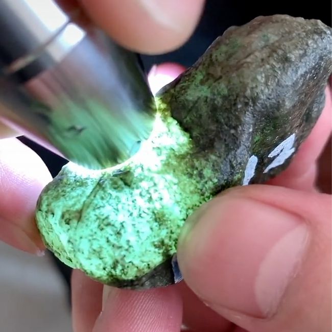 鸡血石原石翡翠原石分层-第2张图片-翡翠网 鸡血石原石翡翠原石分层-第2张图片-翡翠网