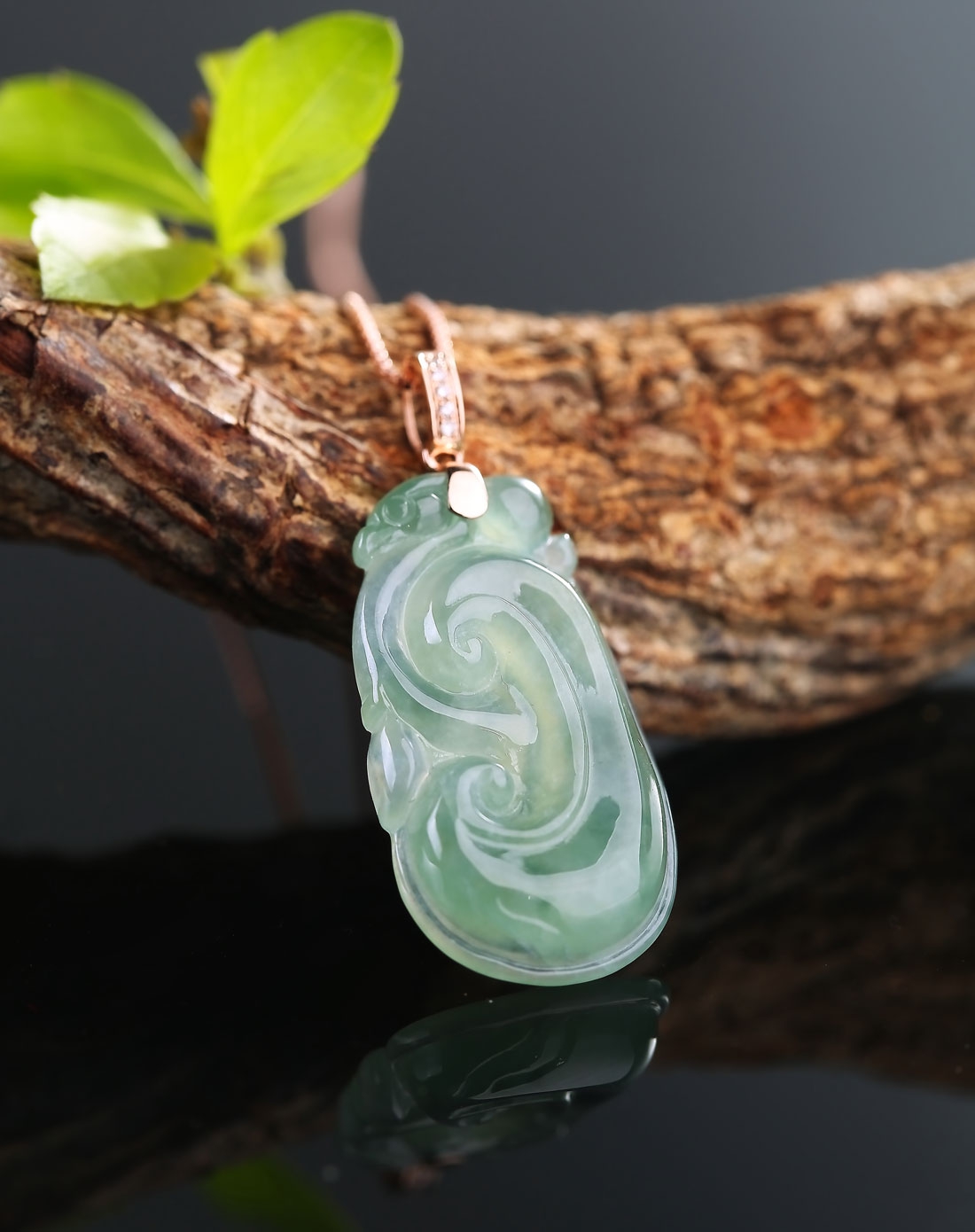 翡翠叶子吊坠价格翡翠a货挂件价格-第2张图片-翡翠网 翡翠叶子吊坠价格翡翠a货挂件价格-第2张图片-翡翠网