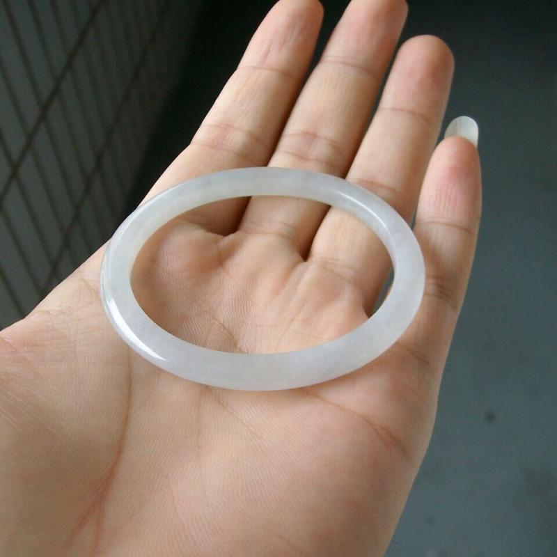 翡翠贵妃镯的优缺点,翡翠手镯和玉手镯的区别-第2张图片-翡翠网 翡翠贵妃镯的优缺点,翡翠手镯和玉手镯的区别-第2张图片-翡翠网