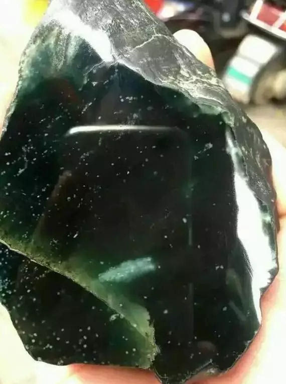 翡翠原石怎么依据赌色,翡翠原石赌色料的秘诀-第2张图片-翡翠网 翡翠原石怎么依据赌色,翡翠原石赌色料的秘诀-第2张图片-翡翠网