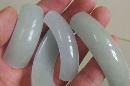 什么样的玉手镯是好玉,手镯是翡翠的还是玉好-第2张图片-翡翠网 什么样的玉手镯是好玉,手镯是翡翠的还是玉好-第2张图片-翡翠网