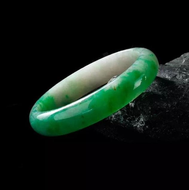 翡翠手镯橘皮,翡翠手镯有沙眼和裂哪个严重-第2张图片-翡翠网 翡翠手镯橘皮,翡翠手镯有沙眼和裂哪个严重-第2张图片-翡翠网