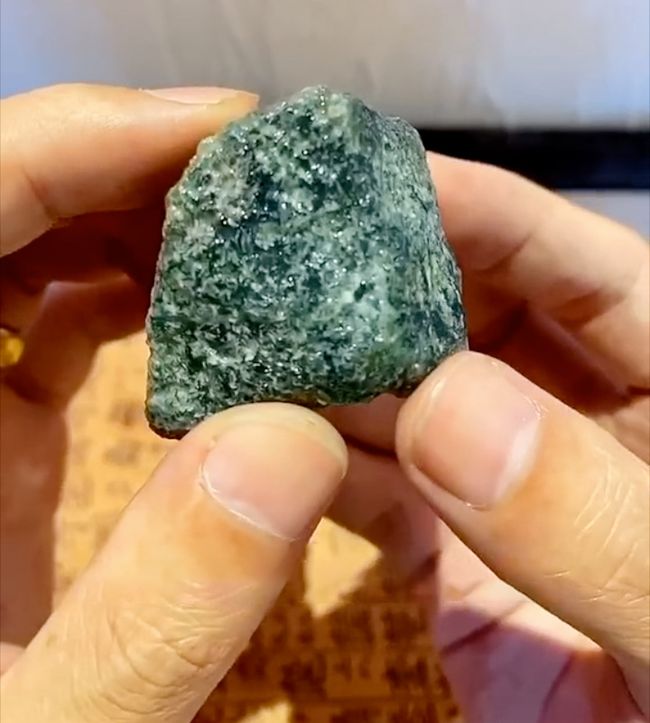 翡翠知识分享图解,关于翡翠和玉的电视剧-第2张图片-翡翠网 翡翠知识分享图解,关于翡翠和玉的电视剧-第2张图片-翡翠网