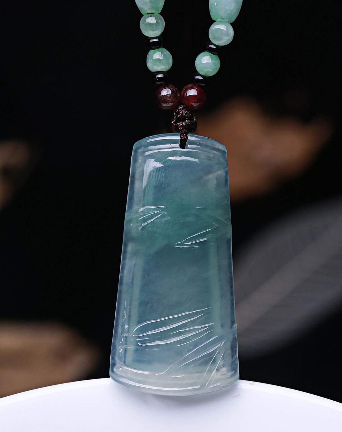 蓝冰种翡翠价格,冰种海洋蓝翡翠-第1张图片-翡翠网 蓝冰种翡翠价格,冰种海洋蓝翡翠-第1张图片-翡翠网