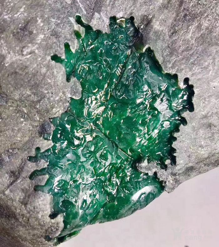 莫湾基黑腊皮壳原石癣莫湾基翡翠原石腊皮壳特征-第1张图片-翡翠网