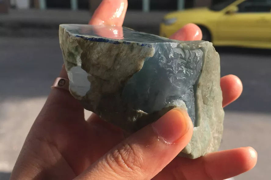 福建翡翠买原石,8万元买翡翠原石-第2张图片-翡翠网 福建翡翠买原石,8万元买翡翠原石-第2张图片-翡翠网