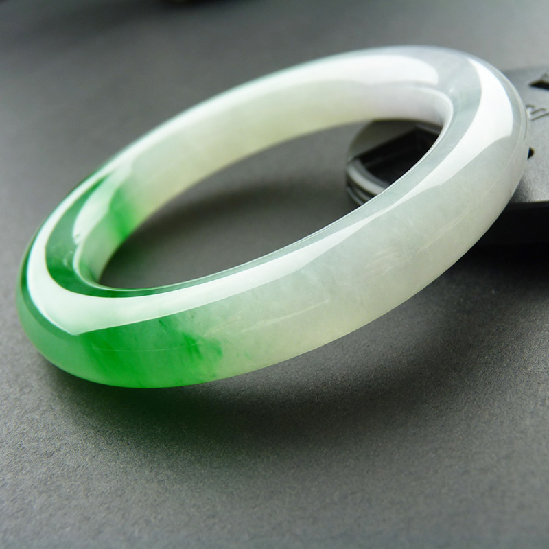 细糯种翡翠手镯好不好糯种翡翠鉴别-第1张图片-翡翠网 细糯种翡翠手镯好不好糯种翡翠鉴别-第1张图片-翡翠网