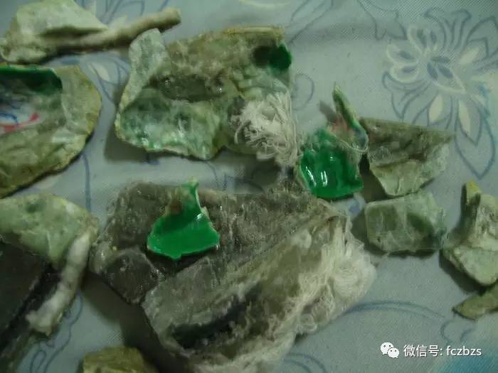 翡翠原石牙膏色怎么判断翡翠原石色进了没有-第1张图片-翡翠网 翡翠原石牙膏色怎么判断翡翠原石色进了没有-第1张图片-翡翠网