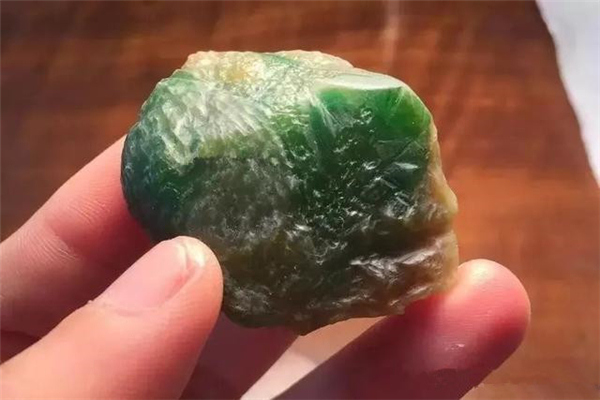 翡翠原石内部的种质,翡翠的原石哪里-第1张图片-翡翠网 翡翠原石内部的种质,翡翠的原石哪里-第1张图片-翡翠网