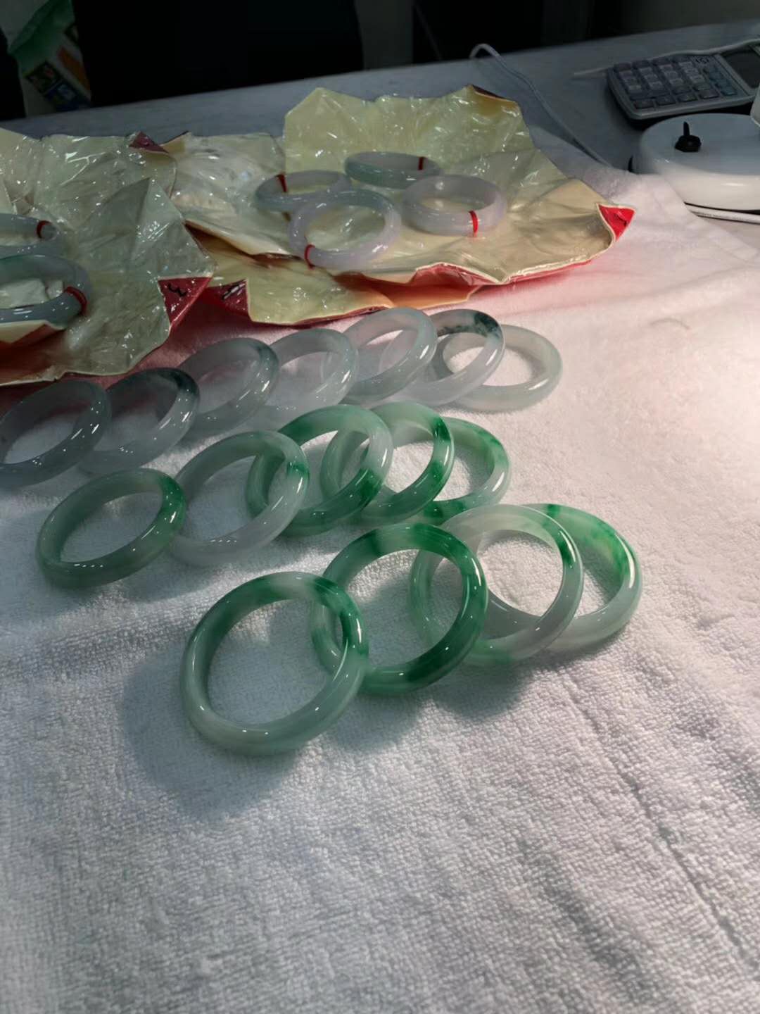 翡翠花青手镯深绿色起油的怎么样500元的花青翡翠手镯-第2张图片-翡翠网 翡翠花青手镯深绿色起油的怎么样500元的花青翡翠手镯-第2张图片-翡翠网