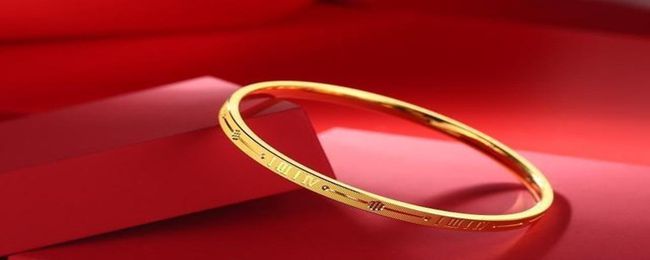 翡翠手镯文案翡翠手镯的赞美话术-第1张图片-翡翠网 翡翠手镯文案翡翠手镯的赞美话术-第1张图片-翡翠网