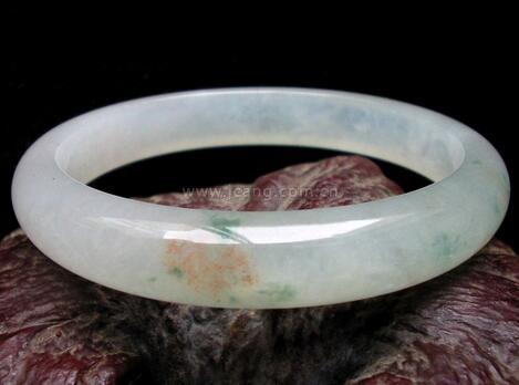 翡翠手镯发黄了,翡翠手镯怎么挑-第2张图片-翡翠网 翡翠手镯发黄了,翡翠手镯怎么挑-第2张图片-翡翠网