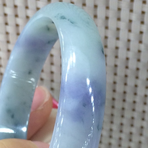 翡翠手镯有裂纹怎么办,翡翠手镯棉絮多少钱-第1张图片-翡翠网 翡翠手镯有裂纹怎么办,翡翠手镯棉絮多少钱-第1张图片-翡翠网