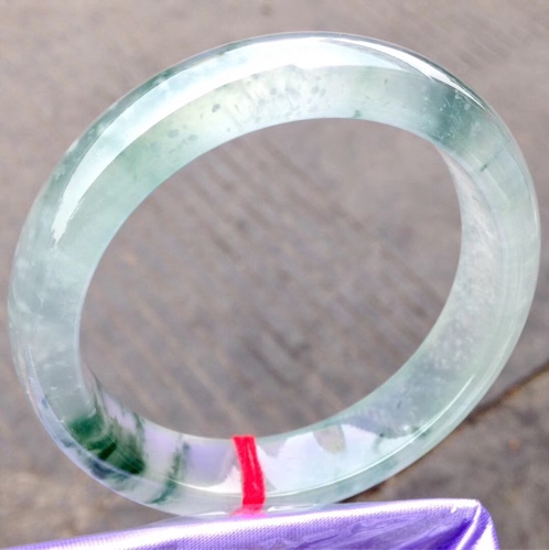 翡翠手镯有裂纹怎么办,翡翠手镯棉絮多少钱-第2张图片-翡翠网 翡翠手镯有裂纹怎么办,翡翠手镯棉絮多少钱-第2张图片-翡翠网