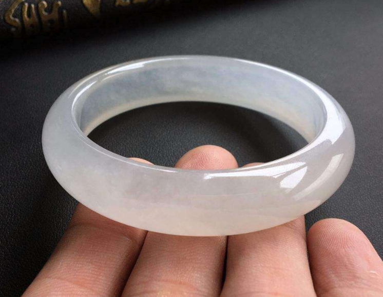 翡翠手镯棉絮多了,白翡翠手镯值钱吗-第2张图片-翡翠网