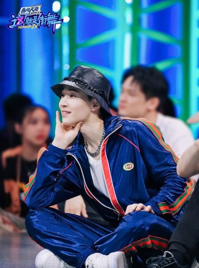 韩庚春晚翡翠知识韩庚王晓晨-第2张图片-翡翠网 韩庚春晚翡翠知识韩庚王晓晨-第2张图片-翡翠网