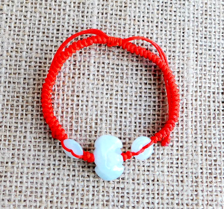 红绳翡翠手镯图片翡翠手镯搭配什么手链带好看-第2张图片-翡翠网