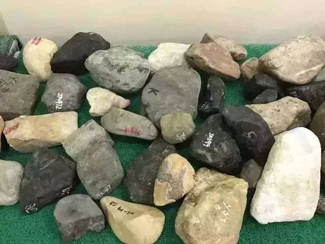 购买翡翠原石怎样找翡翠原石-第1张图片-翡翠网 购买翡翠原石怎样找翡翠原石-第1张图片-翡翠网