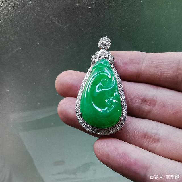 体寒的人戴翡翠好还是玉好女生戴翡翠好还是玉好-第1张图片-翡翠网 体寒的人戴翡翠好还是玉好女生戴翡翠好还是玉好-第1张图片-翡翠网