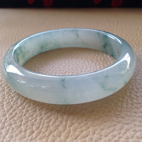 冰豆种翡翠手镯特征细豆种翡翠手镯-第2张图片-翡翠网 冰豆种翡翠手镯特征细豆种翡翠手镯-第2张图片-翡翠网