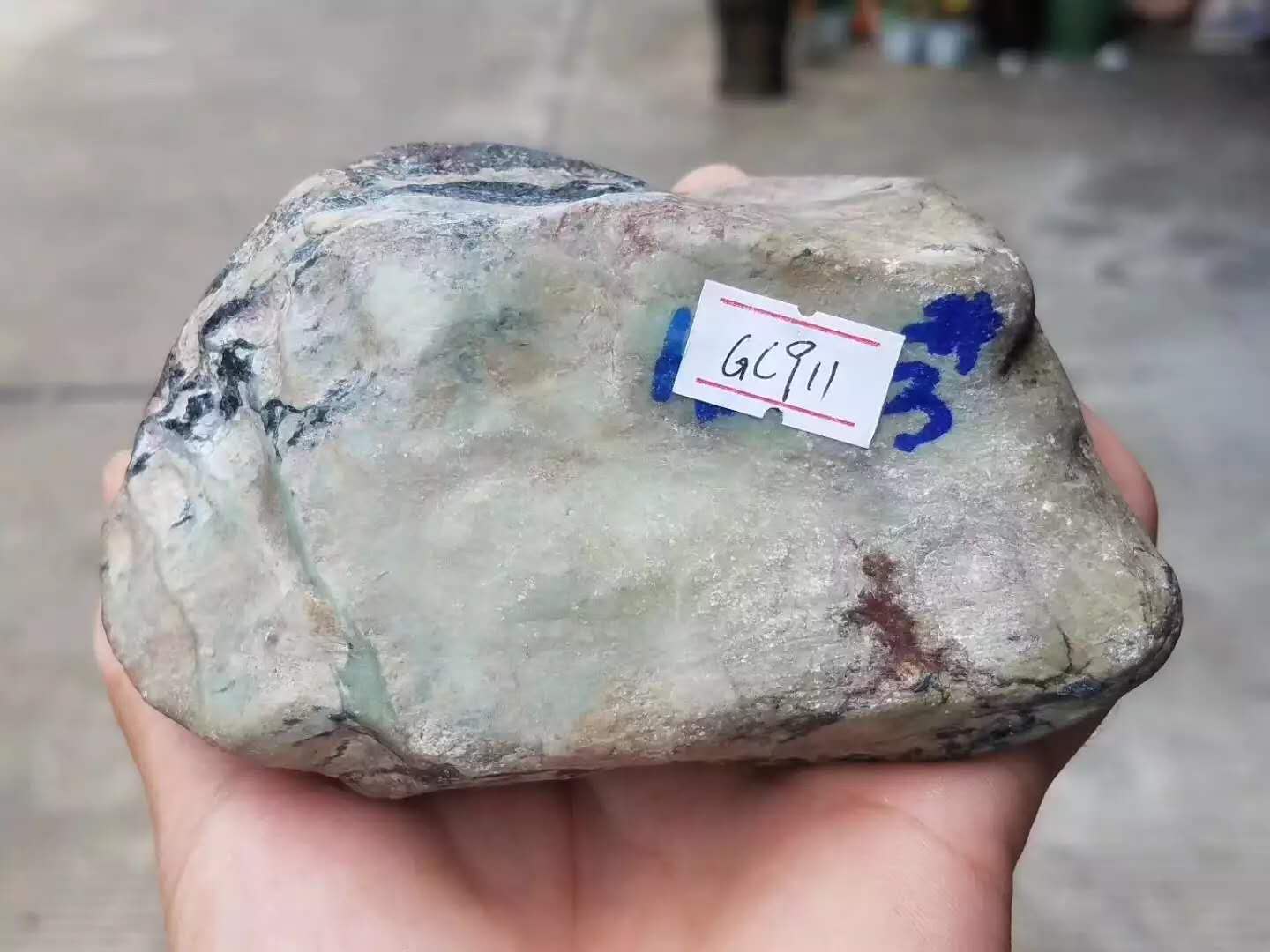 世界最大吨位翡翠原石视频大型翡翠原石-第2张图片-翡翠网
