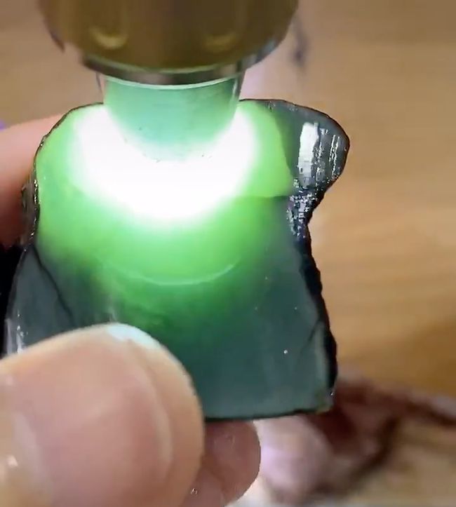 大熊翡翠原石,大熊翡翠到底有几家店-第1张图片-翡翠网 大熊翡翠原石,大熊翡翠到底有几家店-第1张图片-翡翠网