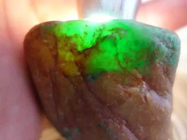 大熊翡翠原石,大熊翡翠到底有几家店-第2张图片-翡翠网 大熊翡翠原石,大熊翡翠到底有几家店-第2张图片-翡翠网