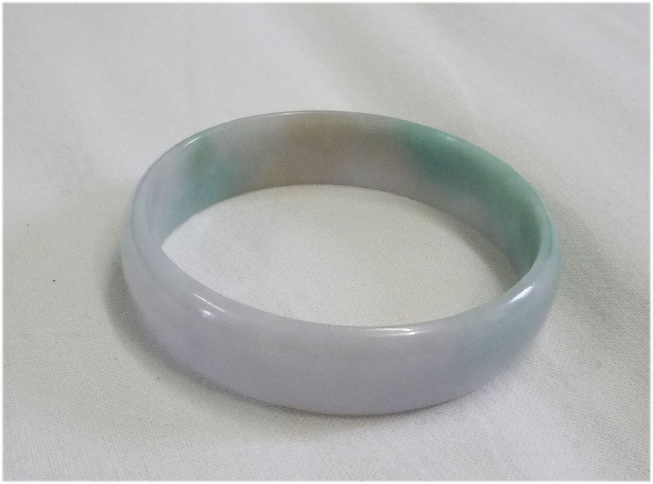 春带彩翡翠手镯16万,几百块的春带彩翡翠手镯-第2张图片-翡翠网 春带彩翡翠手镯16万,几百块的春带彩翡翠手镯-第2张图片-翡翠网