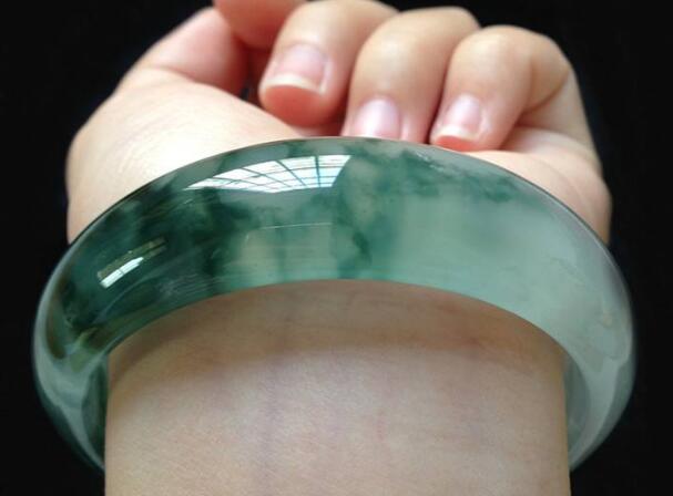 淘宝上的原石加工翡翠手镯可以买吗买翡翠手镯上哪买-第1张图片-翡翠网